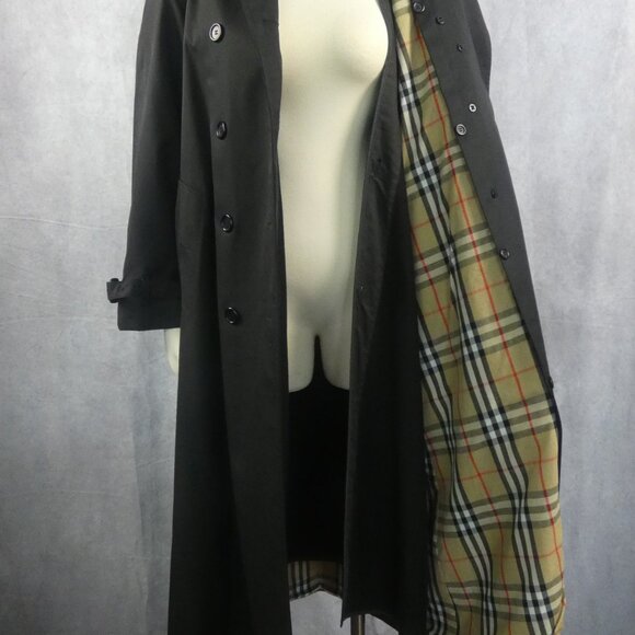 Classic Black Burberry Trench Coat NEVER WORN with wool liner and collar. - Picture 3 of 9